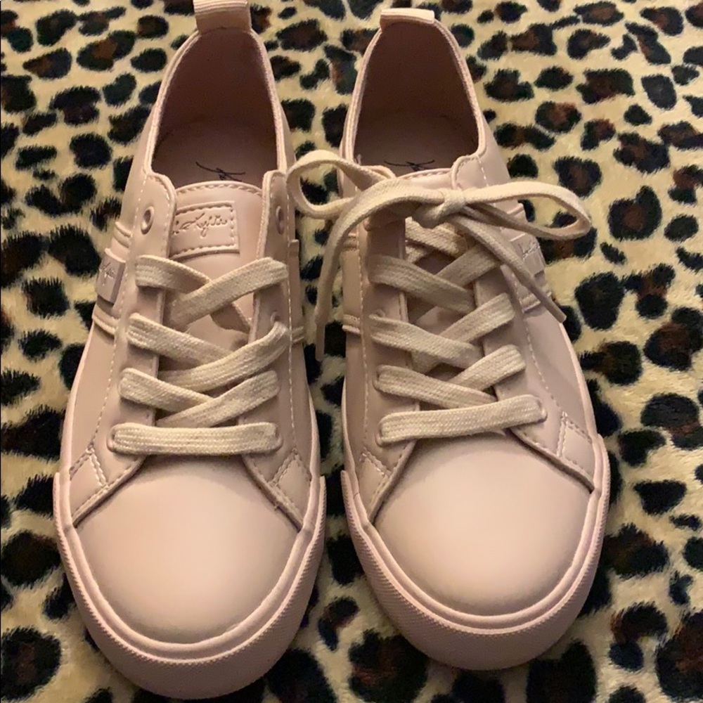 Kendall & Kylie Pale Pink sneakers size 5.5